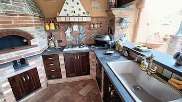 KĂŒhlschrank, Mikrowelle, Ofen, Herdplatte