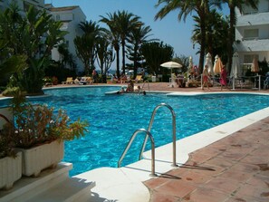 Indoor pool, outdoor pool - SLEEPS 100 METERS FROM THE BEACH (Marbella)