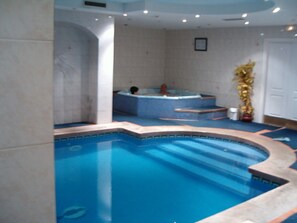 Indoor pool, outdoor pool - SLEEPS 100 METERS FROM THE BEACH (Marbella)