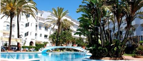 Indoor pool, outdoor pool