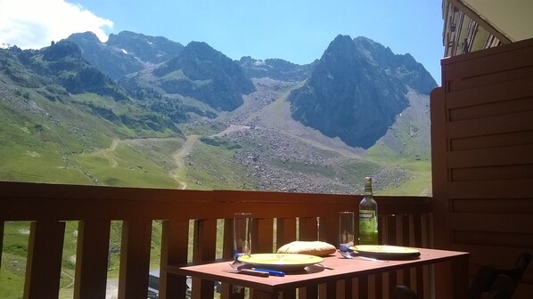 تناول الطعام بالخارج