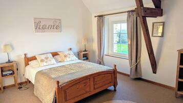 3 slaapkamers, een strijkplank/strijkijzer, reisbedje, gratis wifi