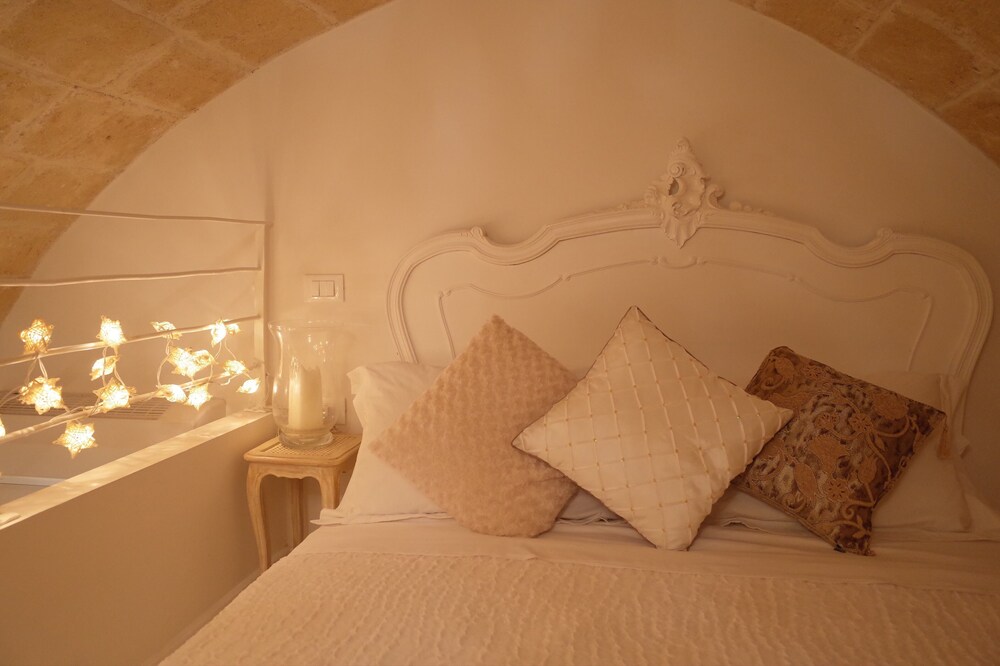 Romantic Monopoli Centro Storico - boutique apartment - sleeps 4-6 NEW