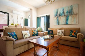 Smart TV, fireplace, video games, DVD player - Self catering Puerta del Agua for 6 people (Uclés)