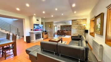 Smart TV, fireplace, DVD player, table football