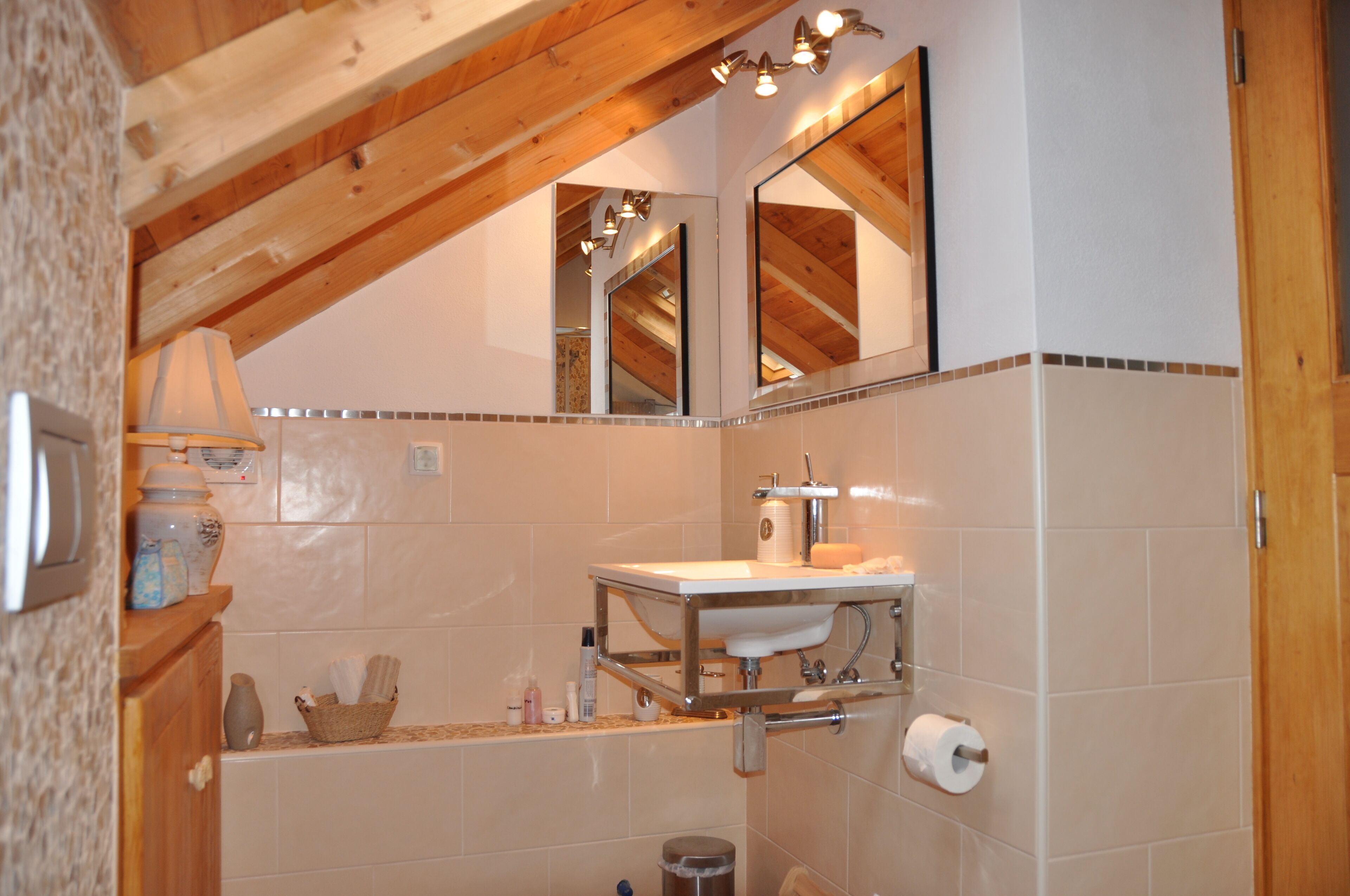 Queen bed studio loft apartment - bathroom, kitchenette & terrace 7km Obidos