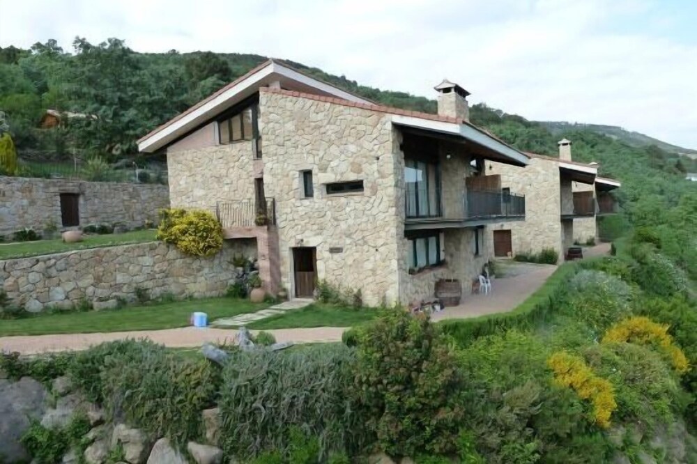 Las Casas de Agapito Rural Center in Gredos, capacity for 25 people in total