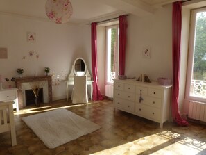 Interior - Six Bedroom Countryside Chateau, Sleeping 16, With views and Private 15m Pool  (Torxé)
