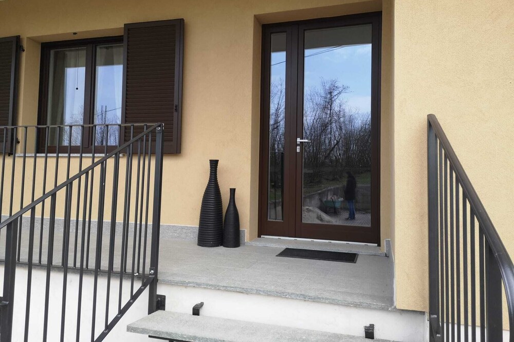 House in the heart of the Langhe surrounded by greenery with 5 beds, free wifi