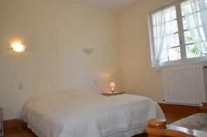 1 bedroom, iron/ironing board, free WiFi