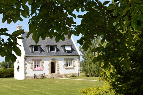 House with spacious garden and open views over the countryside. 
