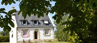 House with spacious garden and open views over the countryside. 