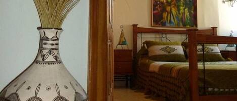 4 slaapkamers, een strijkplank/strijkijzer, internet