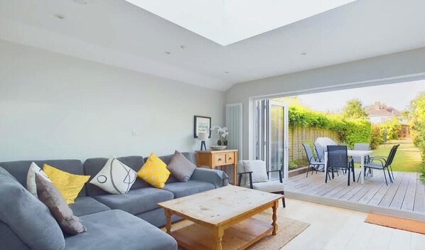 TV, offices - Blackberry Cottage, Bembridge | Accessible Coastal (Bembridge)