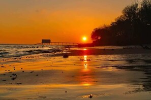 Beach nearby - Blackberry Cottage, Bembridge | Accessible Coastal (Bembridge)