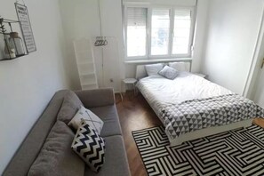 3 chambres, fer et planche à repasser, accès Internet, draps fournis