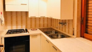 Refrigerador, horno, parrilla de estufa y licuadora