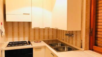 Refrigerador, horno, parrilla de estufa y licuadora