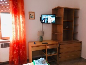 4 habitaciones, escritorio, tabla de planchar con plancha y wifi gratis 
