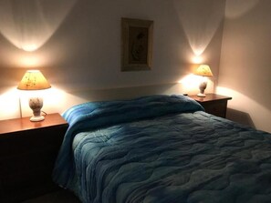 4 Schlafzimmer, Schreibtisch, Bügeleisen/Bügelbrett, kostenloses WLAN