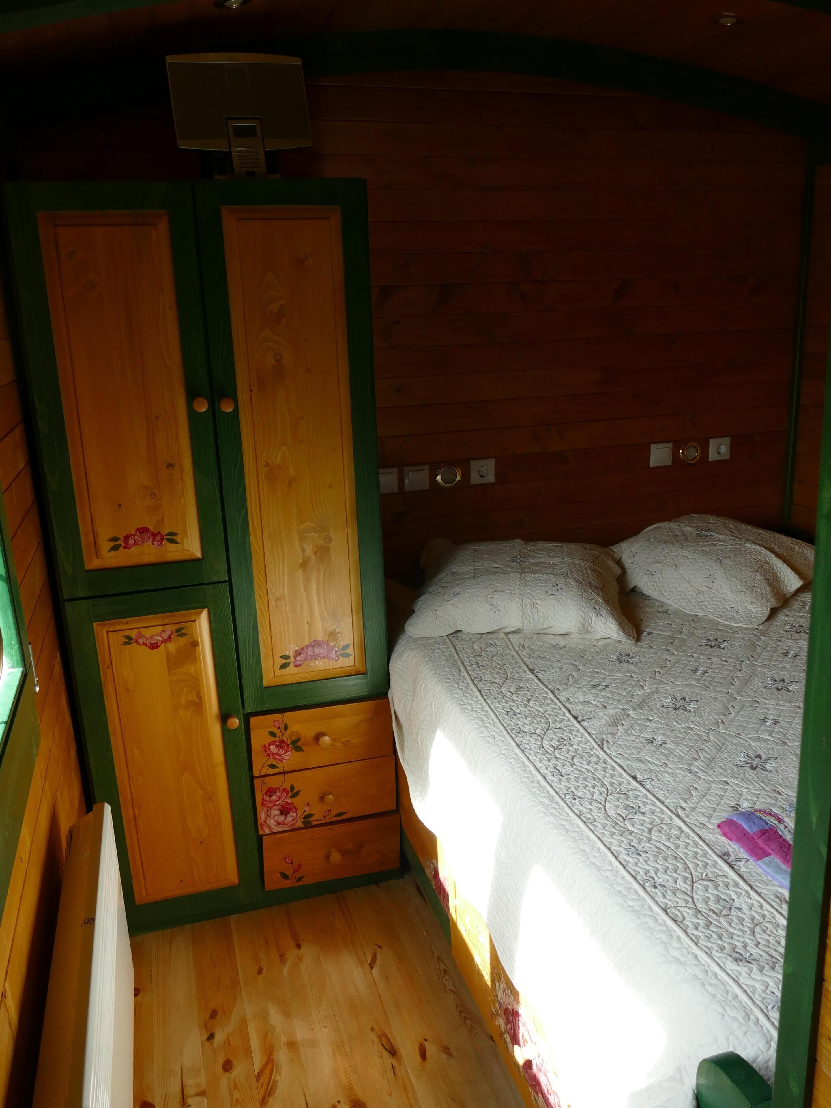 Charming trailer Burgundy Morvan