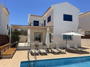 Pool - Sol y Mar Malama beach Villa - Spacious Villa with large private swimming pool (Paralimni)