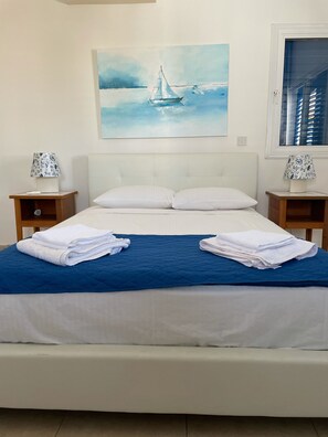 3 habitaciones, tabla de planchar con plancha, wifi y ropa de cama