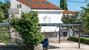 Exterior - EXCLUSIVE ATTIC LOFT RIGHT ABOVE THE BEACH! (Krk)