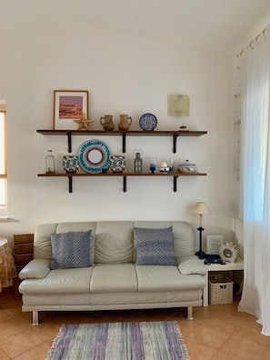 TV, DVD player, video library, stereo - Le Cannella Beach, Capo Rizzuto Island, Sea View (Loc. Le Cannella (Isola di Capo Rizzuto) KR)