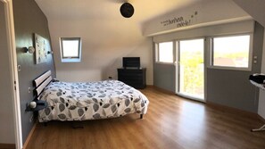 5 bedrooms, iron/ironing board, travel crib, free WiFi