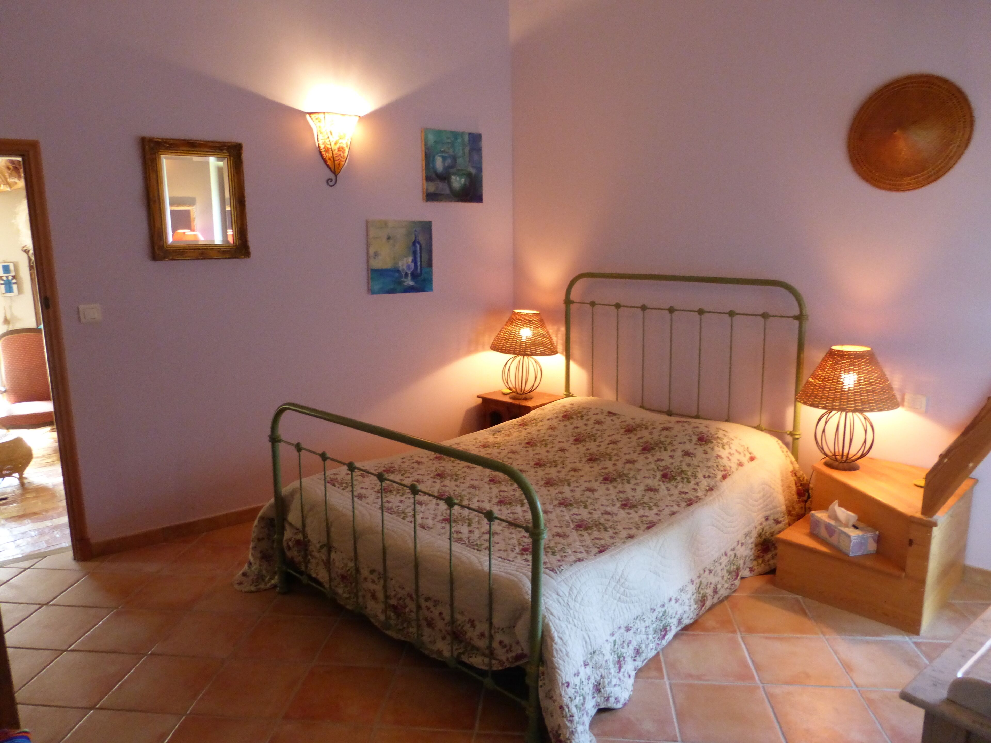 Bed and Breakfast in a charming house in the heart of the Luberon, Lavender room