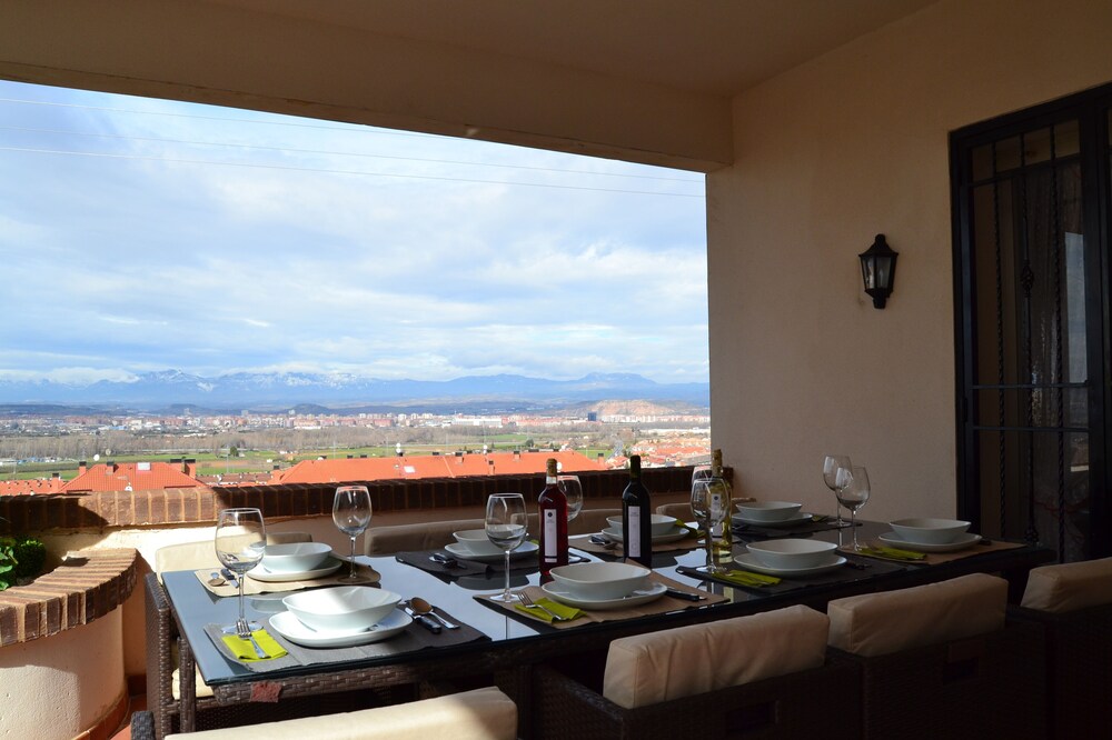 "La Prensa" A privileged place where wine culture is sipped.