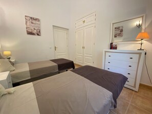 3 bedrooms, iron/ironing board, travel cot, free WiFi