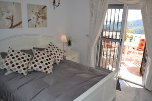 3 bedrooms, iron/ironing board, travel cot, free WiFi