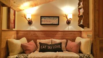 4 bedrooms, WiFi, bed sheets