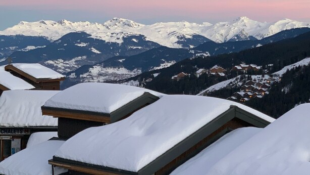 Exterior - Newly renovated, ski in/ski out, 3.5 bed duplex apartment, label Meribel (Les Allues)