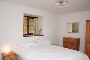 3 bedrooms, iron/ironing board, travel cot, free WiFi