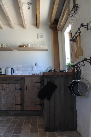 Interior - Unique self-contained 1bed Grade II Listed Dovecote/Farm Barn (Saffron Walden)