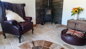 Interior - Unique self-contained 1bed Grade II Listed Dovecote/Farm Barn (Saffron Walden)