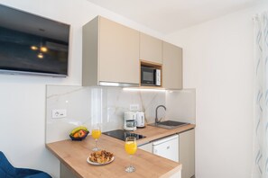 Enjoy a fresh start in this compact kitchen with a flat-screen TV, microwave, and coffee maker.