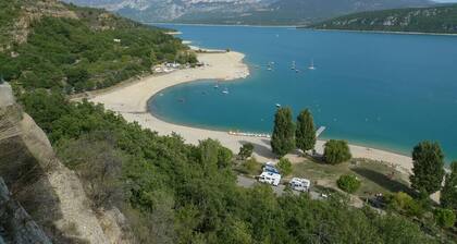 Dorfhaus mit atemberaubender Aussicht auf Lac Ste Croix
