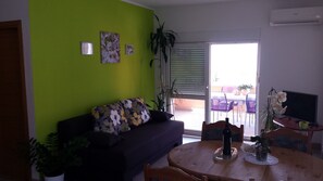TV - Apartment MIA-Split-Podstrana, new apartment near the hotel Le Meridien (Podstrana)