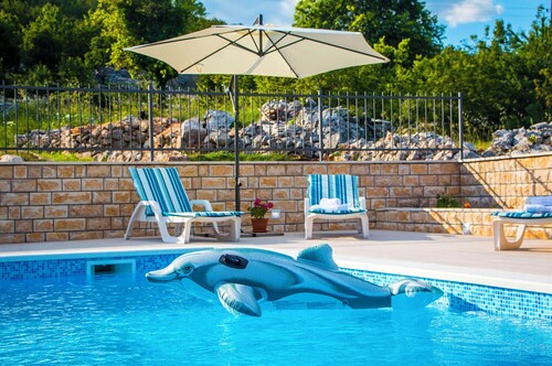 Villa Katja – Private Pool & A/C in All Rooms, Near Split