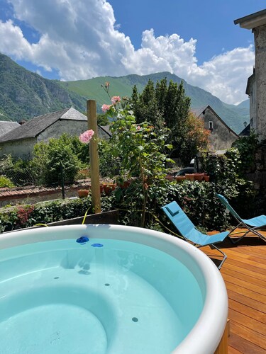 Le Monrepos, location avec Jardin et jacuzzi nordique proche du plateau du Bénou