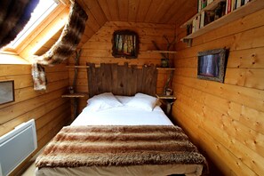 5 bedrooms, iron/ironing board, WiFi, bed sheets