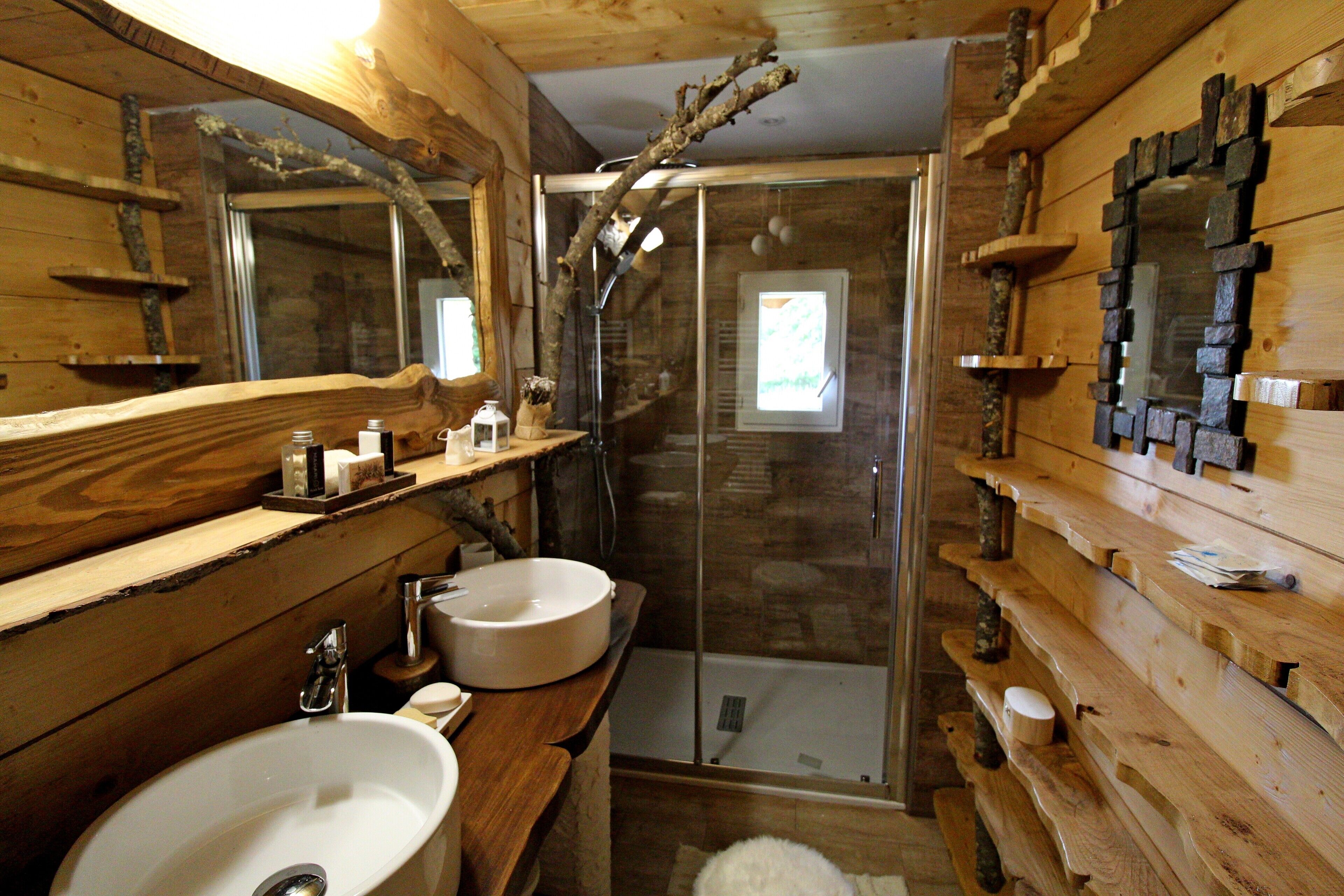 Combined shower/tub, hair dryer, towels, soap