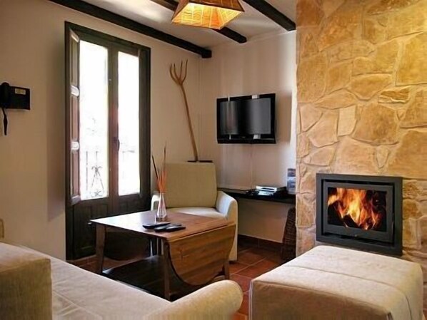 TV, fireplace, DVD player, stereo