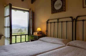 2 bedrooms, desk, iron/ironing board, travel crib