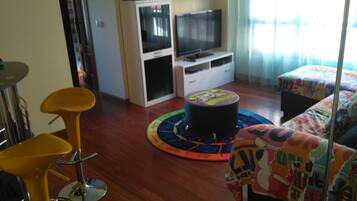 1 Schlafzimmer, Schreibtisch, Bügeleisen/Bügelbrett, Reisekinderbett