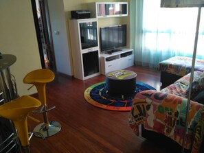 1 bedroom, desk, iron/ironing board, travel cot - Apartment with Jacuzzi and Wifi (Gibaja)